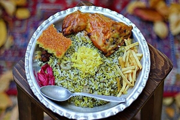 آموزش آشپزی / طرز تهیه گشنیز پلو با مرغ زعفرانی