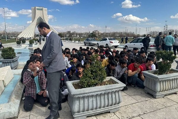 دولت در ساماندهی اتباع غیرمجاز انقلابی عمل کند/ با رجزخوانی نمی‌توان مشکل اتباع را حل کرد