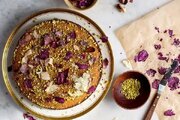آموزش شیرینی پزی / طرز تهیه کیک گل محمدی با گل تازه، خشک و مربا