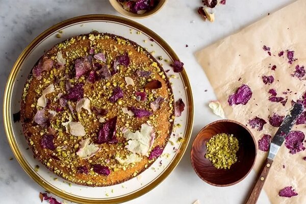 آموزش شیرینی پزی / طرز تهیه کیک گل محمدی با گل تازه، خشک و مربا