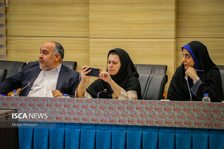 نشست چهره به چهره رسانه‌ای با موضوع جمعیت در استانداری یزد