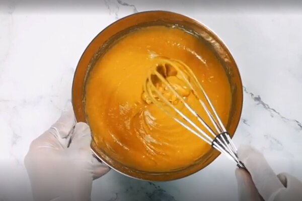 آموزش شیرینی پزی / طرز تهیه کیک لوتوس خانگی با طعم کارامل