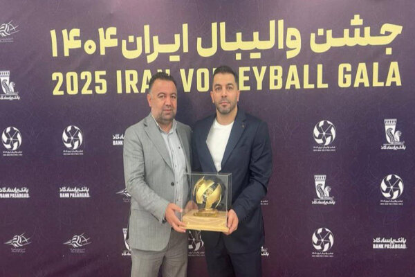 عبدالرضا علیزاده، بهترین مربی سال والیبال ایران شد