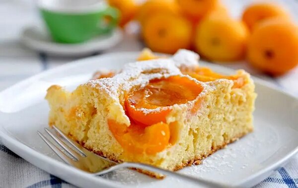 آموزش شیرینی پزی / طرز تهیه کیک کرم‌دار زردآلو برای عصرانه