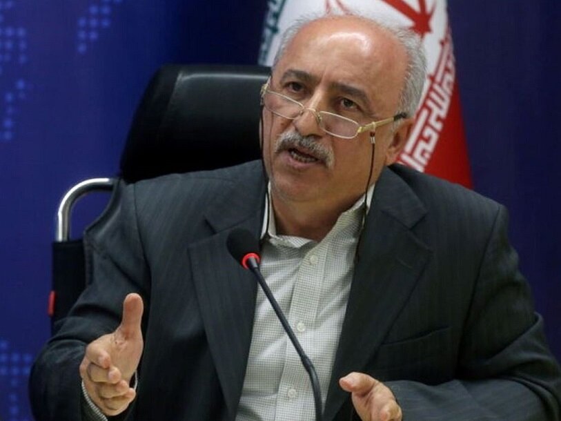 هدف دولت از طرح افزایش قیمت بنزین، نه مبارزه با قاچاق، بلکه جبران کسری بودجه است