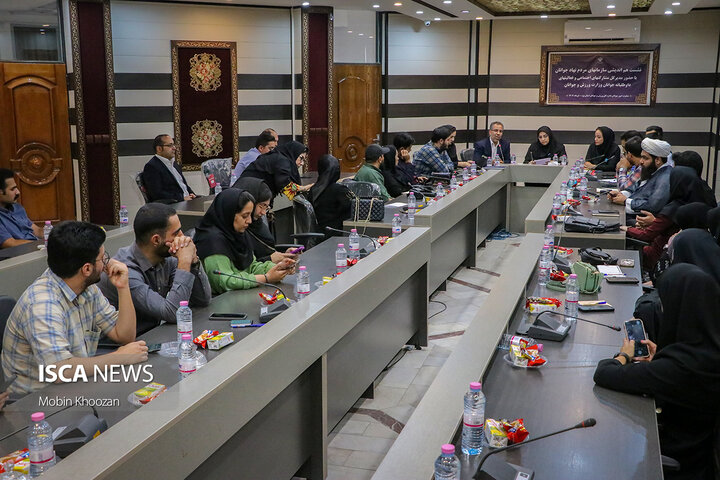 دیدار و گفتگوی صمیمانه فعالان سمن‌های جوانان یزد با سرپرست اداره کل مشارکت‌های اجتماعی وزارت ورزش و جوانان