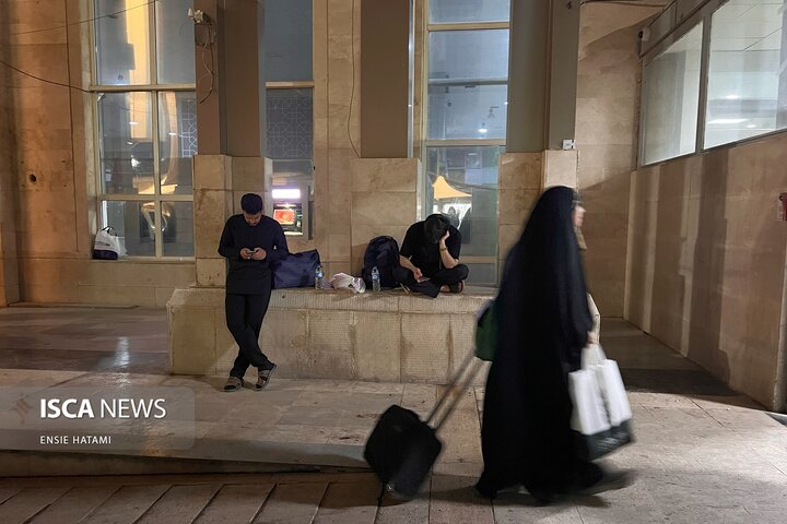 گذر زائران عرفه از مرز مهران به کربلا