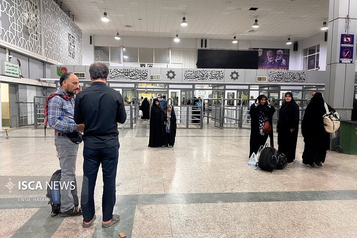 گذر زائران عرفه از مرز مهران به کربلا