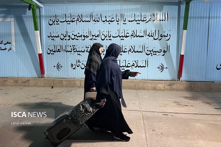 گذر زائران عرفه از مرز مهران به کربلا
