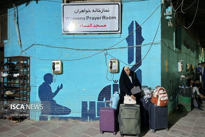 گذر زائران عرفه از مرز مهران به کربلا