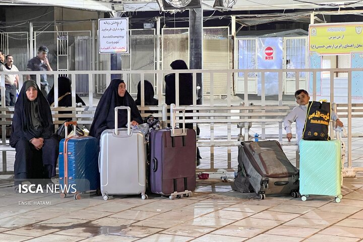گذر زائران عرفه از مرز مهران به کربلا