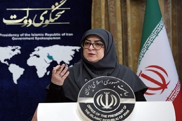 مهاجرانی: ایرانی اجازه نخواهد داد دشمن کوچکترین غباری بر عبای مقام معظم رهبری بنشاند