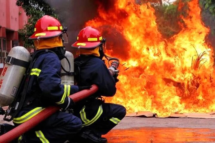 آتش سوزی در شهرک صنعتی آبادان آتش سوزی در شهرک صنعتی آبادان
