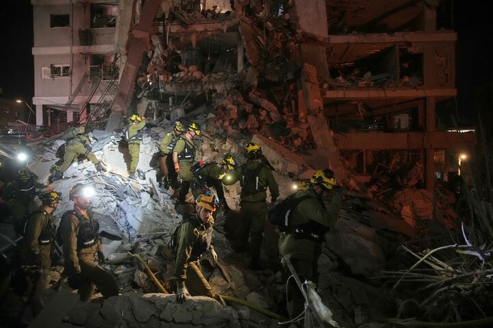 حداقل 13 صهیونیست کشته و بیش از 380 نفر زخمی شده‌اند