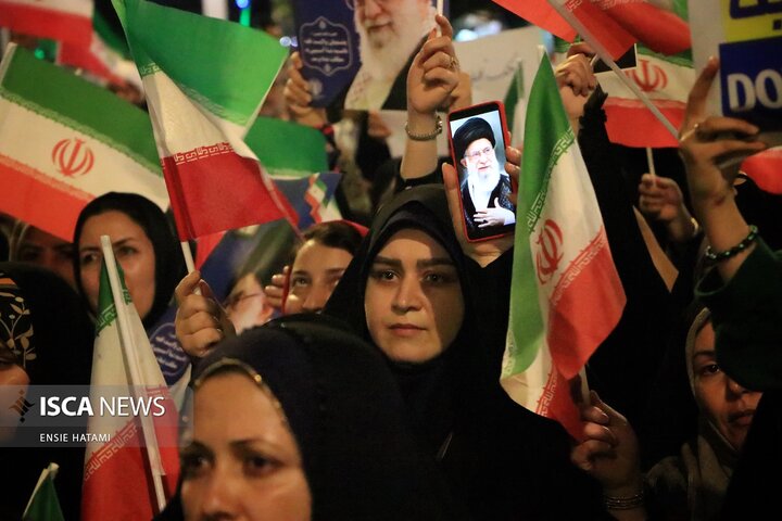 تجمع مردم بجنورد در اعتراض به یاوه‌گویی‌های ترامپ