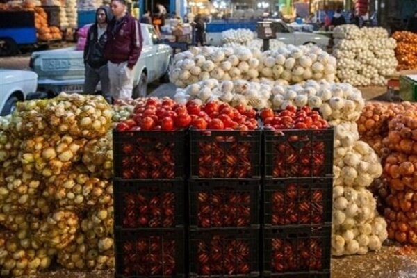 قیمت سیب زمینی و پیاز کاهش یافت