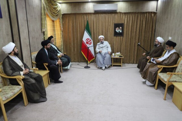 در انتخاب مدیران و اساتید نباید تعارف کرد