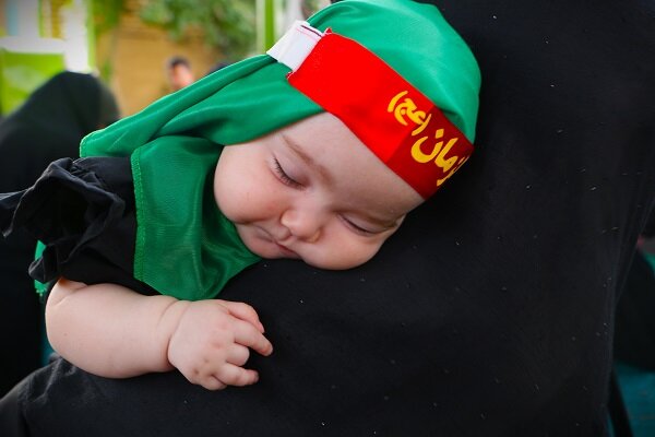 خروش عاشورایی مادران نجف‌آبادی در سوگ طفل شش‌ماهه