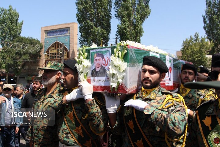 تشییع پیکر شهید قهرمانی در اردبیل