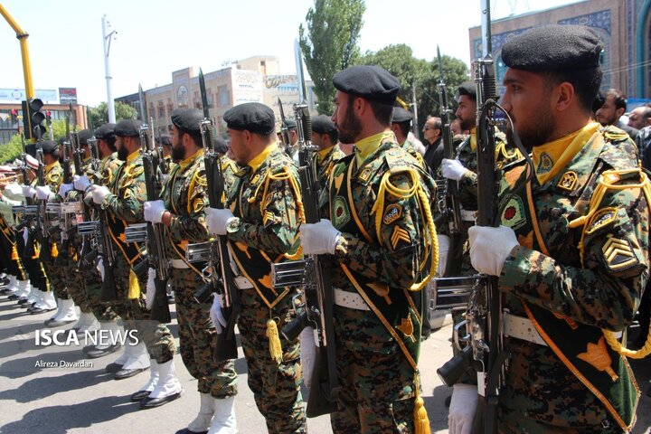 تشییع پیکر شهید قهرمانی در اردبیل