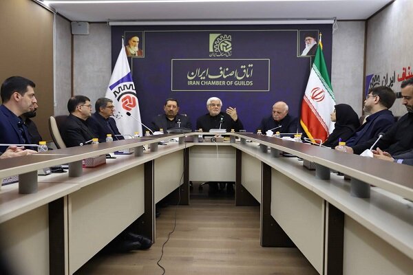 عارف: آمریکا دنبال جدایی مردم ایران از حکومت است