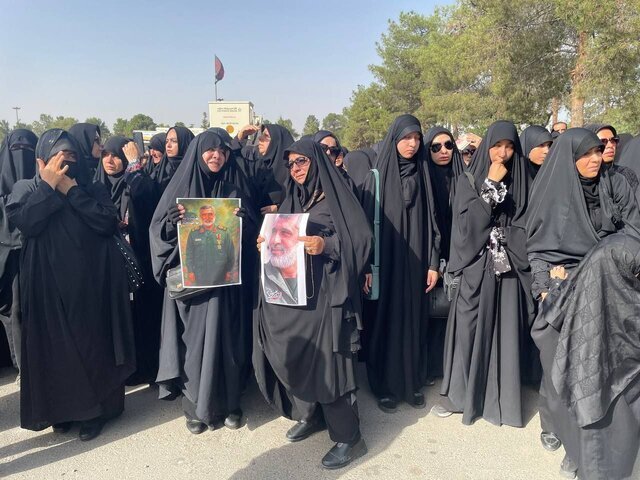 مراسم خاکسپاری سردار شهید حاجیزاده برگزار شد