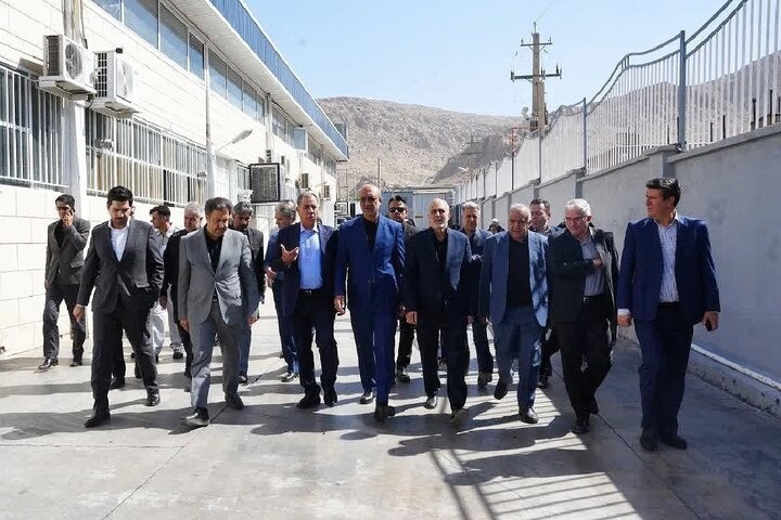 جلسات ستاد تسهیل کرمانشاه به‌صورت عملیاتی در محل کسب و کارها برگزار شد