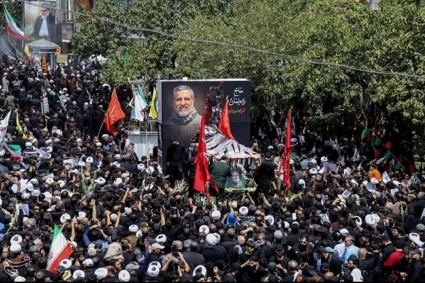 وداع باشکوه امت با سردار مقاومت؛ تشییع حماسی شهید ایزدی در قم