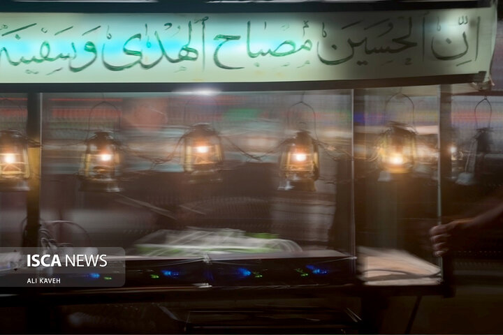 عزاداری شبانه مردم بجنورد در سوگ سیدالشهدا (ع)