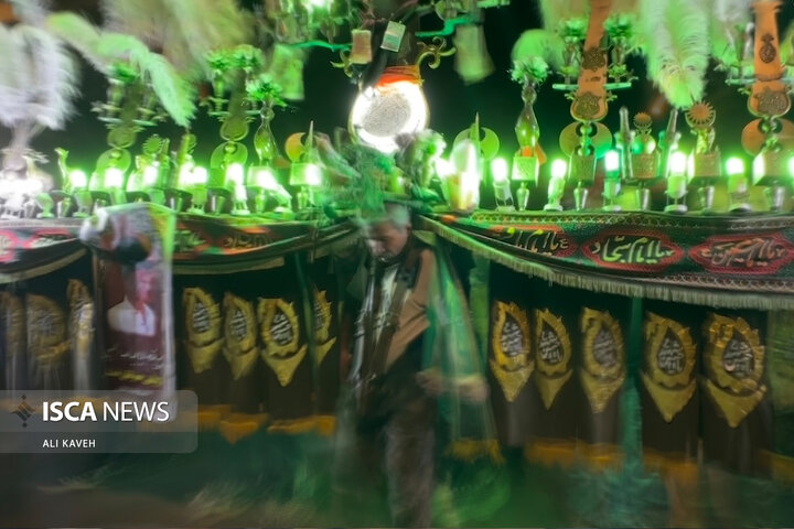 عزاداری شبانه مردم بجنورد در سوگ سیدالشهدا (ع)