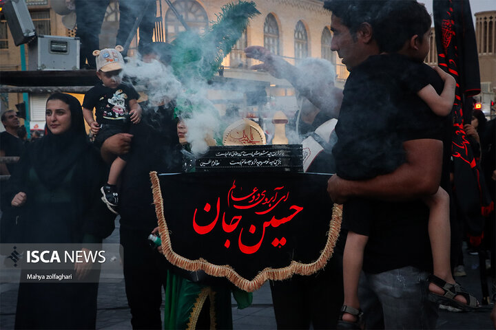 تجمع عاشوراییان در حسینیه امیرچقماق یزد