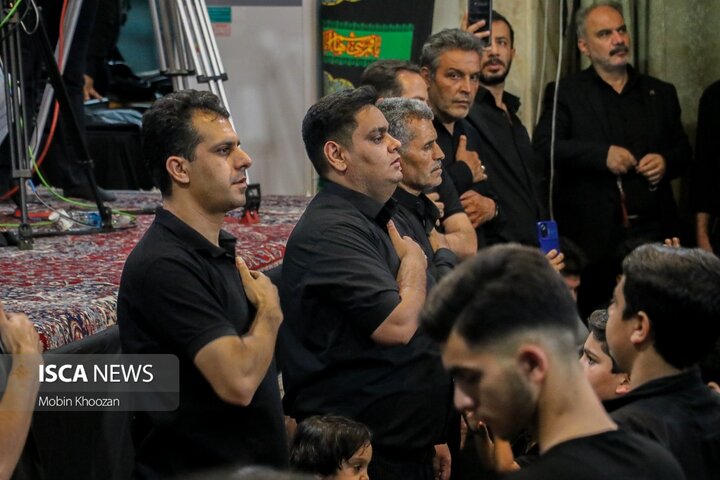 تلاقی شور حسینی با آیین‌های سنتی، مراسم تاسوعا با حضور هیئت‌های مذهبی در روضه محمدیه یزد