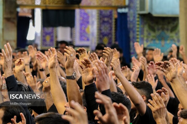 تلاقی شور حسینی با آیین‌های سنتی، مراسم تاسوعا با حضور هیئت‌های مذهبی در روضه محمدیه یزد