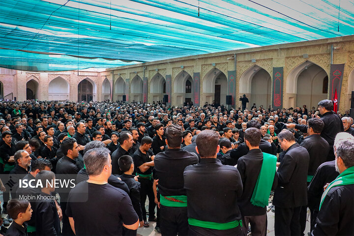 تجمع باشکوه هیئت‌های عزاداری به مناسبت سومین روز شهادت امام حسین(ع) در مسجد ملا اسماعیل یزد