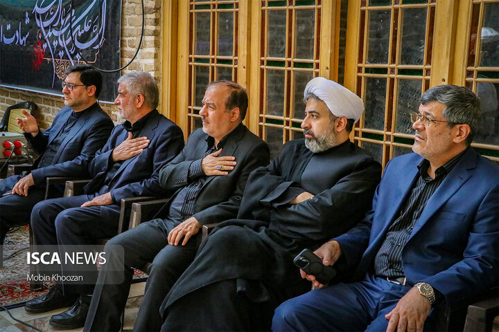 تجمع باشکوه هیئت‌های عزاداری به مناسبت سومین روز شهادت امام حسین(ع) در مسجد ملا اسماعیل یزد