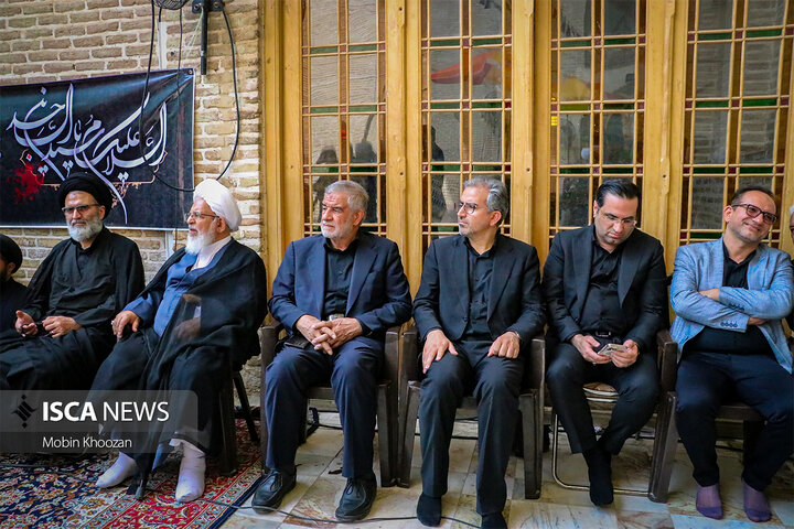 تجمع باشکوه هیئت‌های عزاداری به مناسبت سومین روز شهادت امام حسین(ع) در مسجد ملا اسماعیل یزد