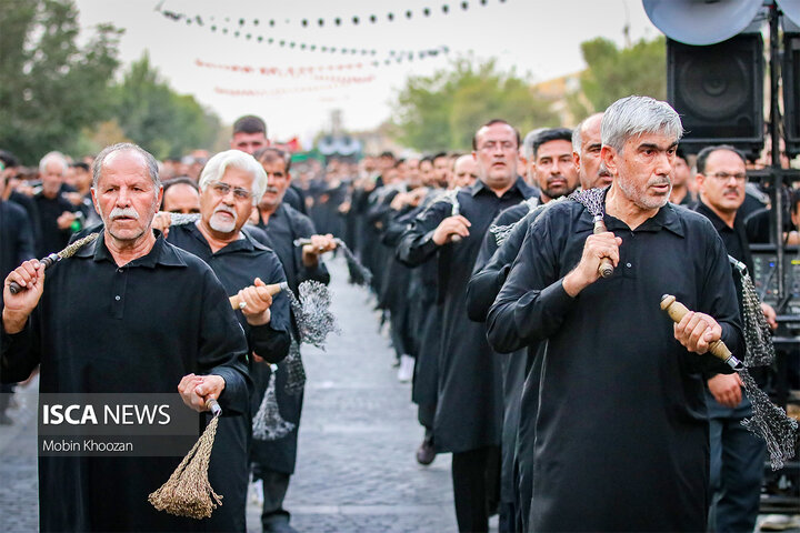عزاداری هیأت زنجیرزنی ابرکوه در یزد حسینیه ایران
