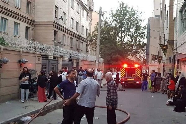 آتش‌سوزی در مجتمع مسکونی در خیابان پاسدار گمنام تهران + جزئیات