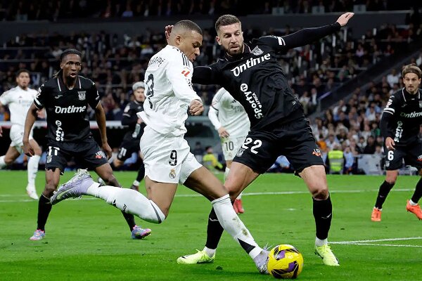 مدافع سابق منچسترسیتی در فهرست خرید پرسپولیس