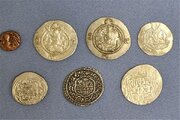 کشف ۷۰۰ سکه تاریخی در دل خاک مانه + جزئیات