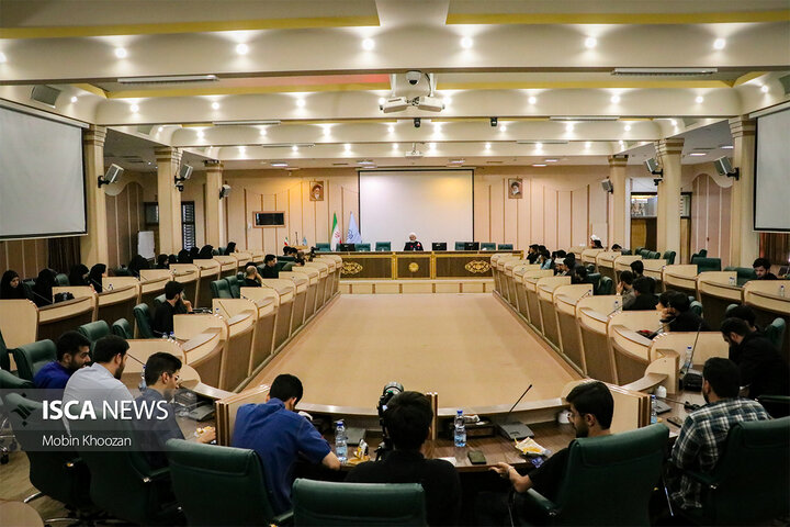 نشست پرچم‌داران جریان دانشجویی استان یزد با حضور حجت‌الاسلام قنبریان