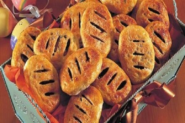 آموزش شیرینی پزی / طرز تهیه کیک اکلز؛ کلوچه‌ انگلیسی پر از کشمش