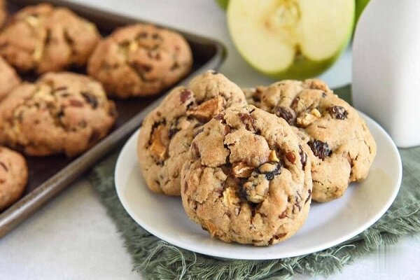 آموزش شیرینی پزی / طرز تهیه کوکی سیب و دارچین با بافتی نرم و خوشمزه