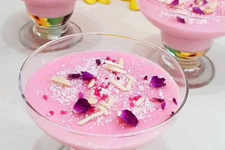 آموزش شیرینی پزی / طرز تهیه دسر محلبی توت فرنگی با طعمی عالی