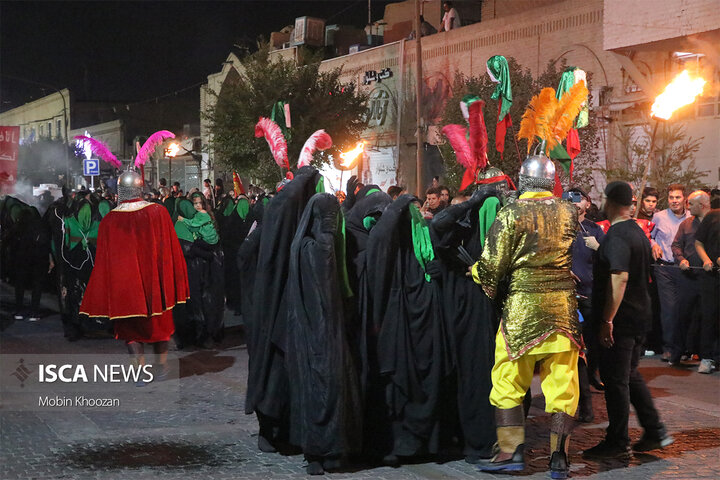 در آغار ماه صفر بازآفرینی ورود کاروان اسرای کربلا به شام در یزد