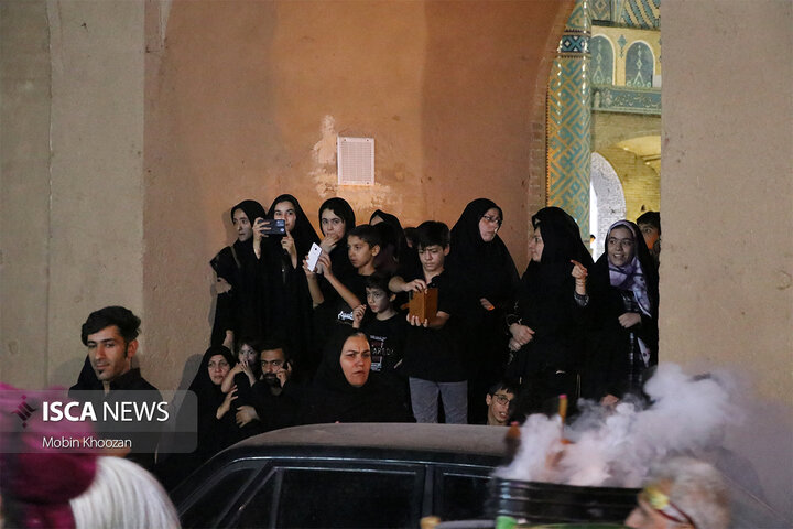 در آغار ماه صفر بازآفرینی ورود کاروان اسرای کربلا به شام در یزد