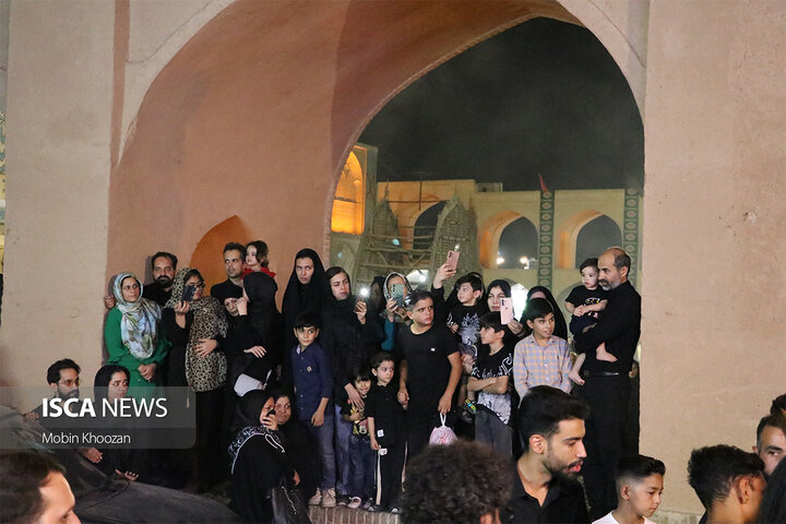 در آغار ماه صفر بازآفرینی ورود کاروان اسرای کربلا به شام در یزد