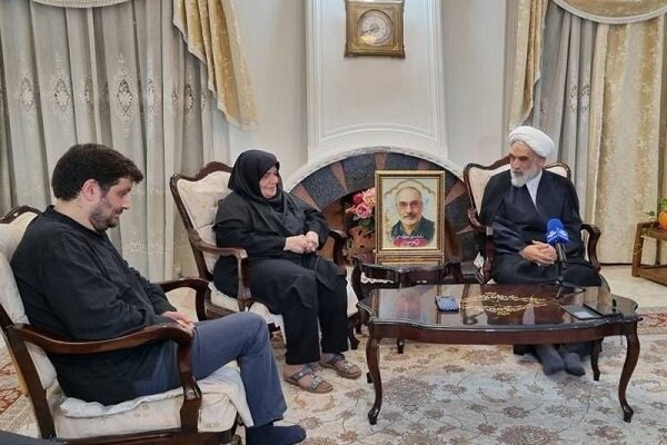 دیدار نماینده رهبر انقلاب با خانواده شهید برجی