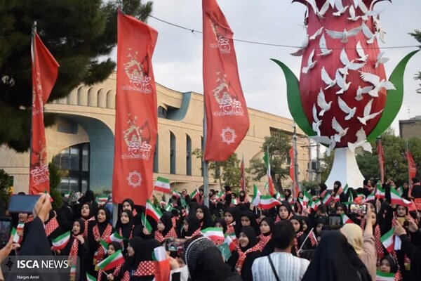 تجلّی مقاومت و ایستادگی مردم اراک، در مراسم باشکوه بزرگداشت روز ایثار و مقاومت