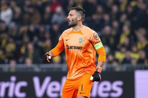 استقلال با گلر خارجی به توافق رسید